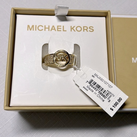 New Michael Kors ring. Gold tone. Size 7 - Picture 1 of 13